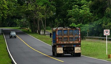 En junio entrarían a regir nuevas reglas para tramitar licencias para camiones