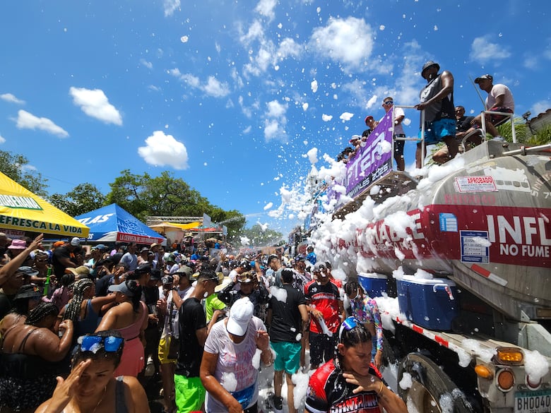 Carnaval 2025: En La Villa de Los Santos desfilan las reinas y arranca la fiesta