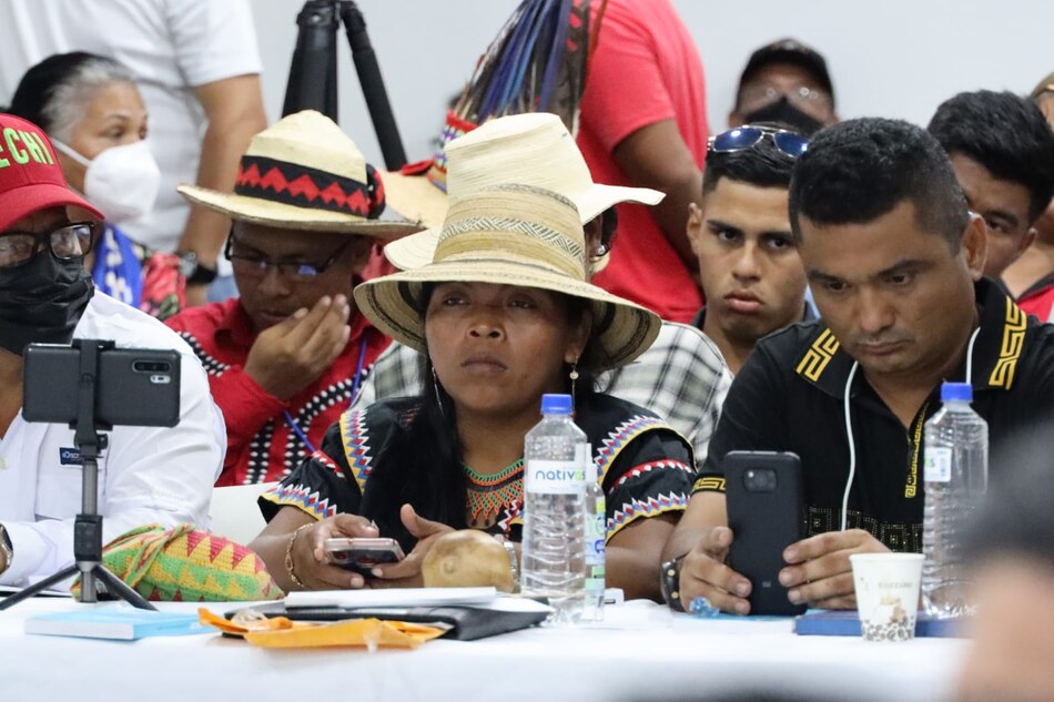 Concluye segundo día de diálogo; Gobierno propuso regular el precio de otros 17 productos