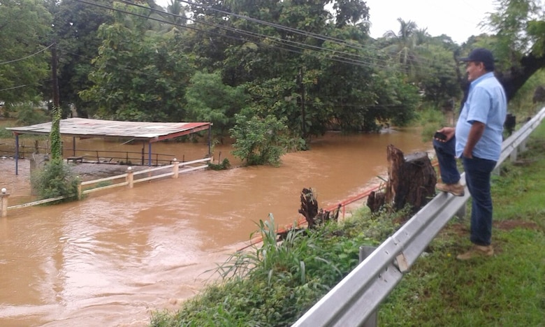 Desbordamiento del río La Villa afecta a 15 viviendas