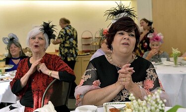 Estadounidenses celebran la boda real de costa a costa