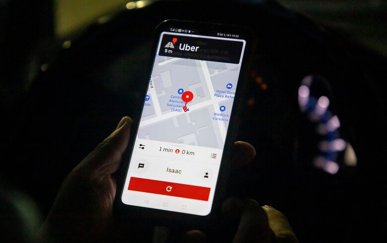 Conductores de Uber podrán grabar en video a los usuarios; también habilitan servicio para adolescentes