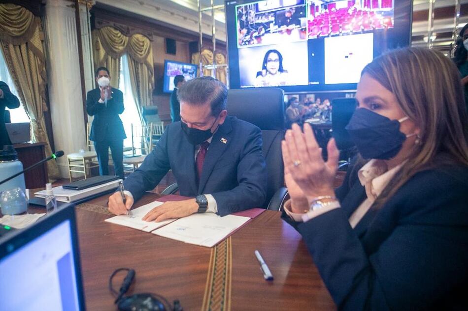 Presidente Cortizo sanciona ley para la transformación digital de la educación
