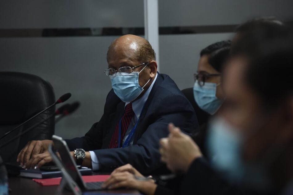 Jefes de partidos políticos sostienen una reunión virtual con el ministro de Economía