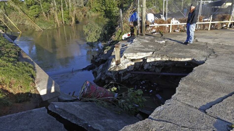 Los restos de Matthew inundan Carolina del Norte