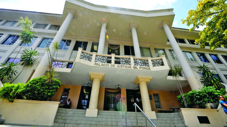 Ejecutivo entrevista a aspirantes a magistrado suplente de la Corte