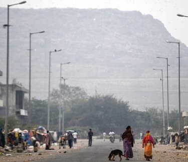 Una montaña de basura tan alta como el Taj Mahal