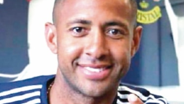 Gabriel Torres firma su traspaso a la U de Chile