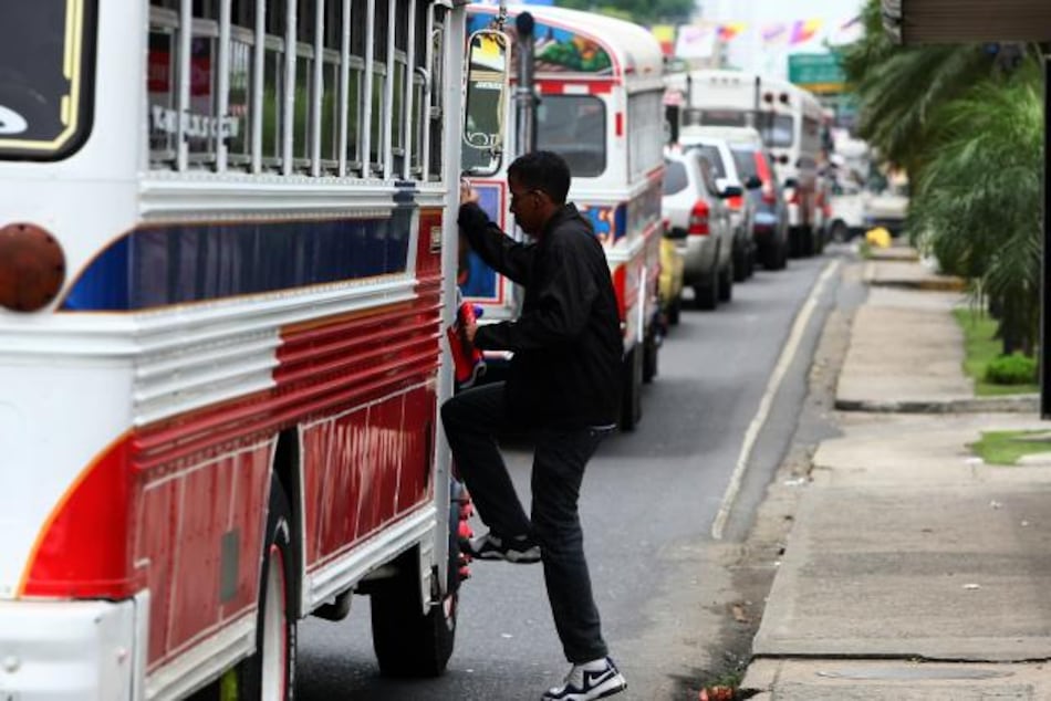 Pese al escándalo, la ATTT deberá indemnizar a 738 dueños de buses ‘diablos rojos’
