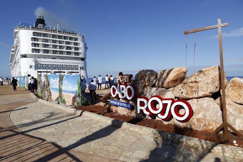 El sur dominicano estrena puerto con llegada del primer crucero