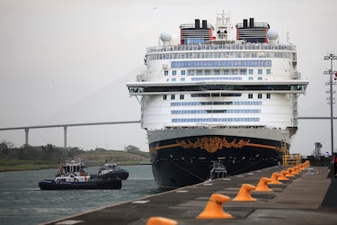 El crucero Disney Adventure es el buque de mayor capacidad que cruza el Canal de Panamá