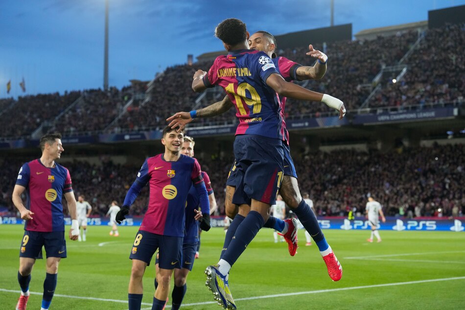 Un doblete de Raphinha y una genialidad de Lamine Yamal clasifican al Barcelona