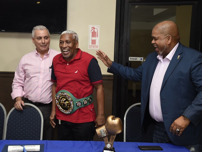 Zapata aumenta su legado en el boxeo mundial
