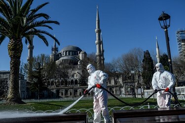 Turquía decreta confinamiento total para personas mayores de 65 años y enfermos crónicos