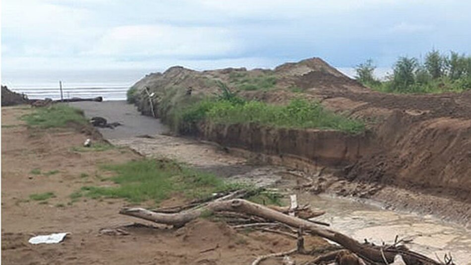 Investigan la construcción de un canal en playa santeña