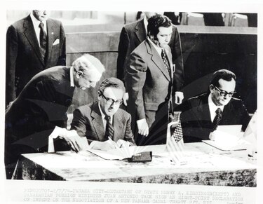 Renuncias e intereses nacionales: Juan Antonio Tack