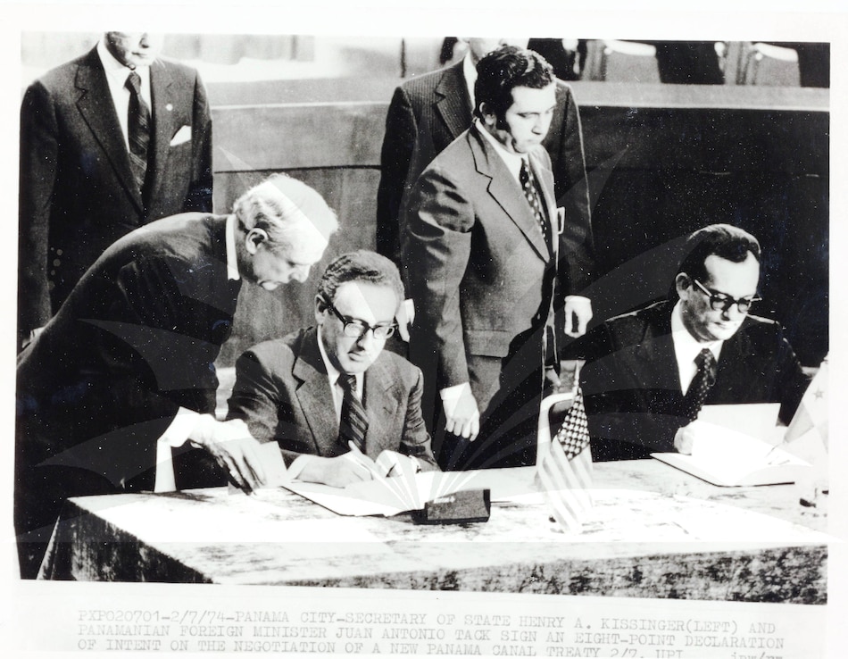 Renuncias e intereses nacionales: Juan Antonio Tack