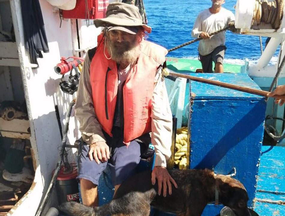 Náufrago australiano pisa tierra mexicana con su perra ‘Bella’ tras tres meses en alta mar
