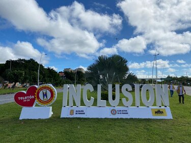 Club Activo 20-30 inaugura parador fotográfico sobre campaña cívica para la inclusión
