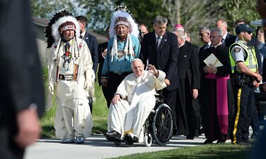 El papa Francisco, en el lago sagrado de los indígenas canadienses