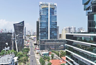 Débil desempeño de la economía limita perspectivas para aseguradoras: Fitch Ratings