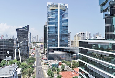 Débil desempeño de la economía limita perspectivas para aseguradoras: Fitch Ratings