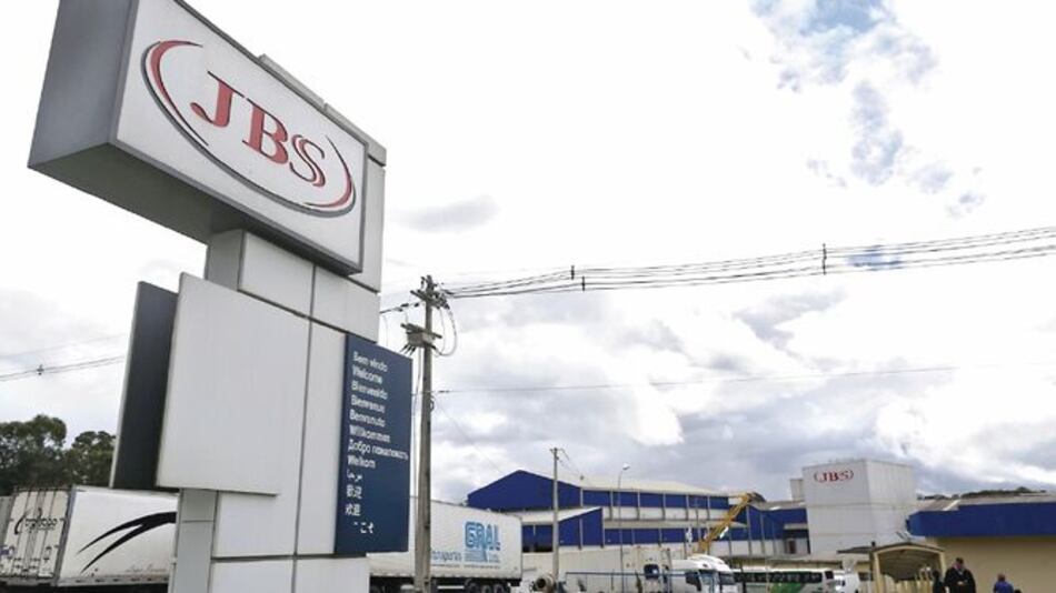 JBS refinanciaría deuda para aprovechar bajo costo