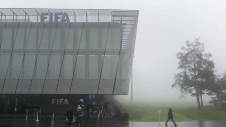 Detienen en Suiza a dos dirigentes más de la FIFA acusados de corrupción