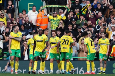 José Córdoba brilla en el triunfo del Norwich y disipa dudas sobre su rodilla
