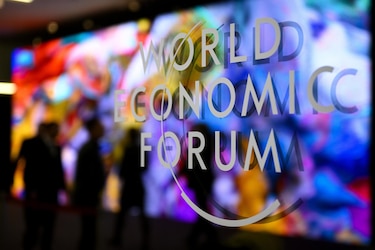 Millonarios de perfil filantrópico piden en Davos que los ricos paguen más impuestos