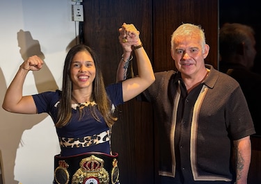 Nataly Delgado recibe su cinturón mundial AMB y hace historia para Panamá