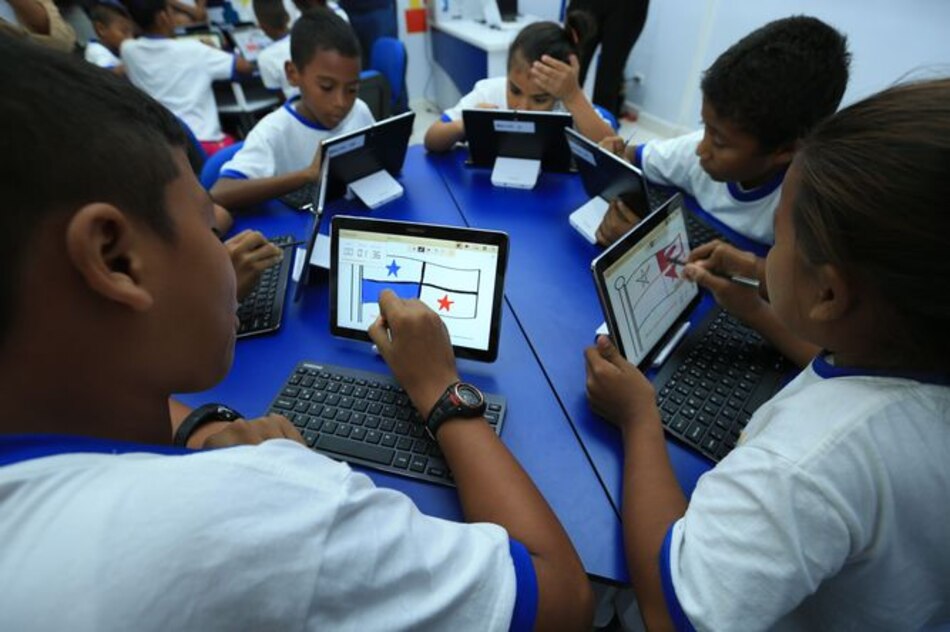 Gobierno de Panamá busca empresa para llevar internet a 672 escuelas