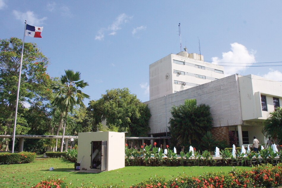 Universidad de Panamá se abastecerá de energía solar