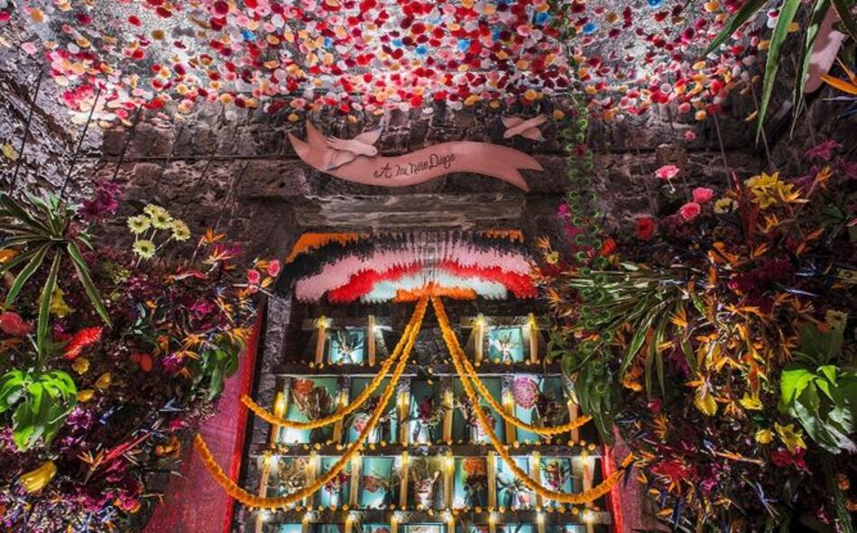 Diseñador Jean Paul Gaultier colabora en tradicional ofrenda del Día de los Muertos