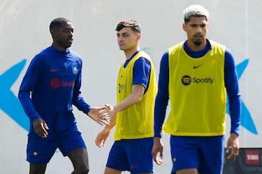 Pedri regresa al once del Barcelona y Camello al del Rayo