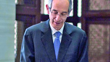 Investigarán a Álvaro Colom por corrupción