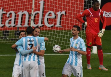 Argentina vence a Jamaica y termina de líder en el Grupo B