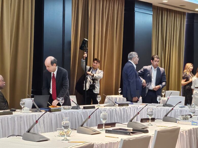 José Ramón Icaza se reúne con la directiva del Canal; la crisis hídrica domina la agenda