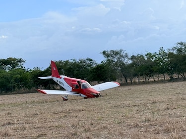 Aeronave realiza aterrizaje forzoso tras falla en el motor