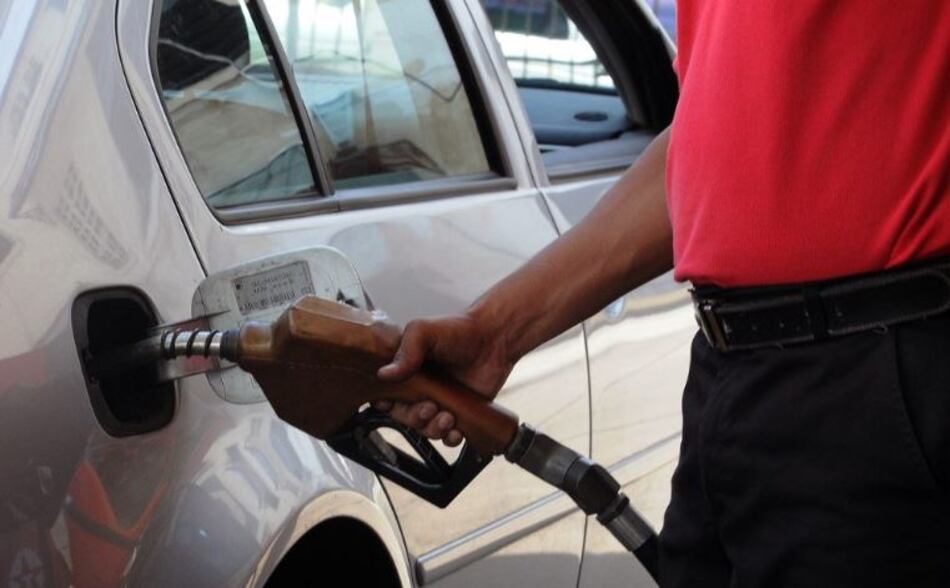 Gasolinas bajarán entre 22 y 23 centésimos el galón