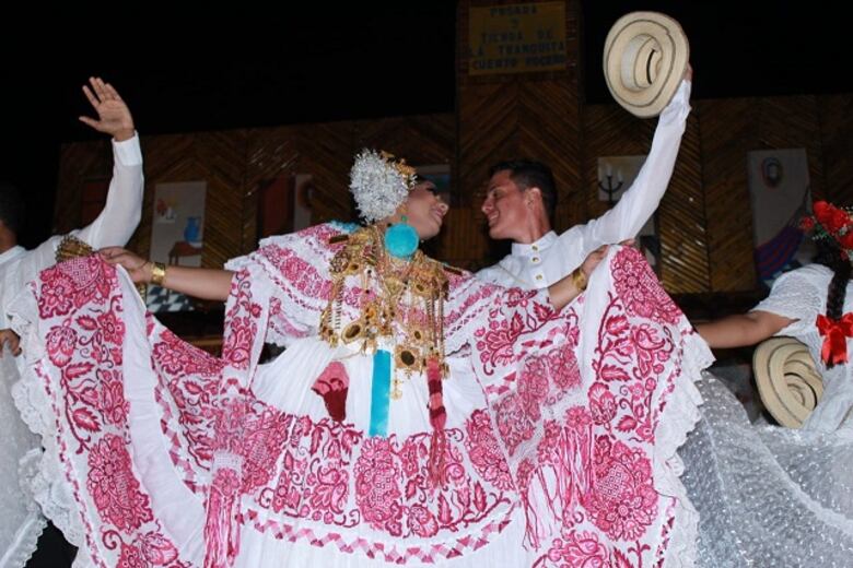 Los Pozos resalta la carreta y el tambor durante festival