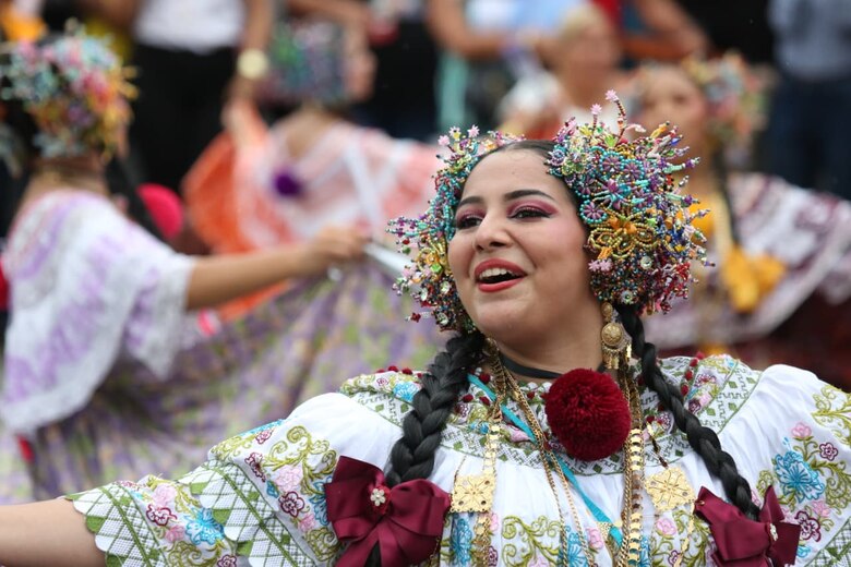 San Miguelito y Betania celebran el 28 de noviembre con coloridos desfiles