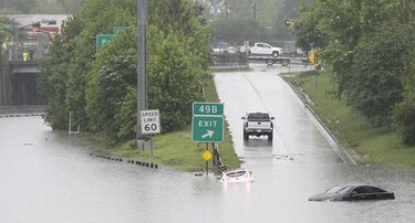 Mueren cinco personas por inundaciones en Houston