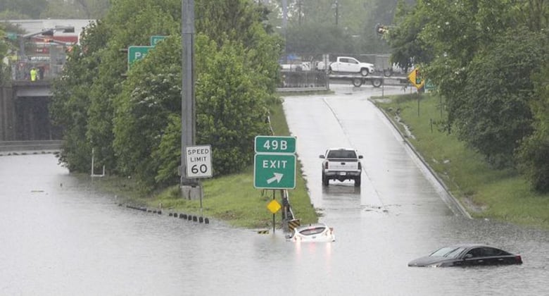 Mueren cinco personas por inundaciones en Houston
