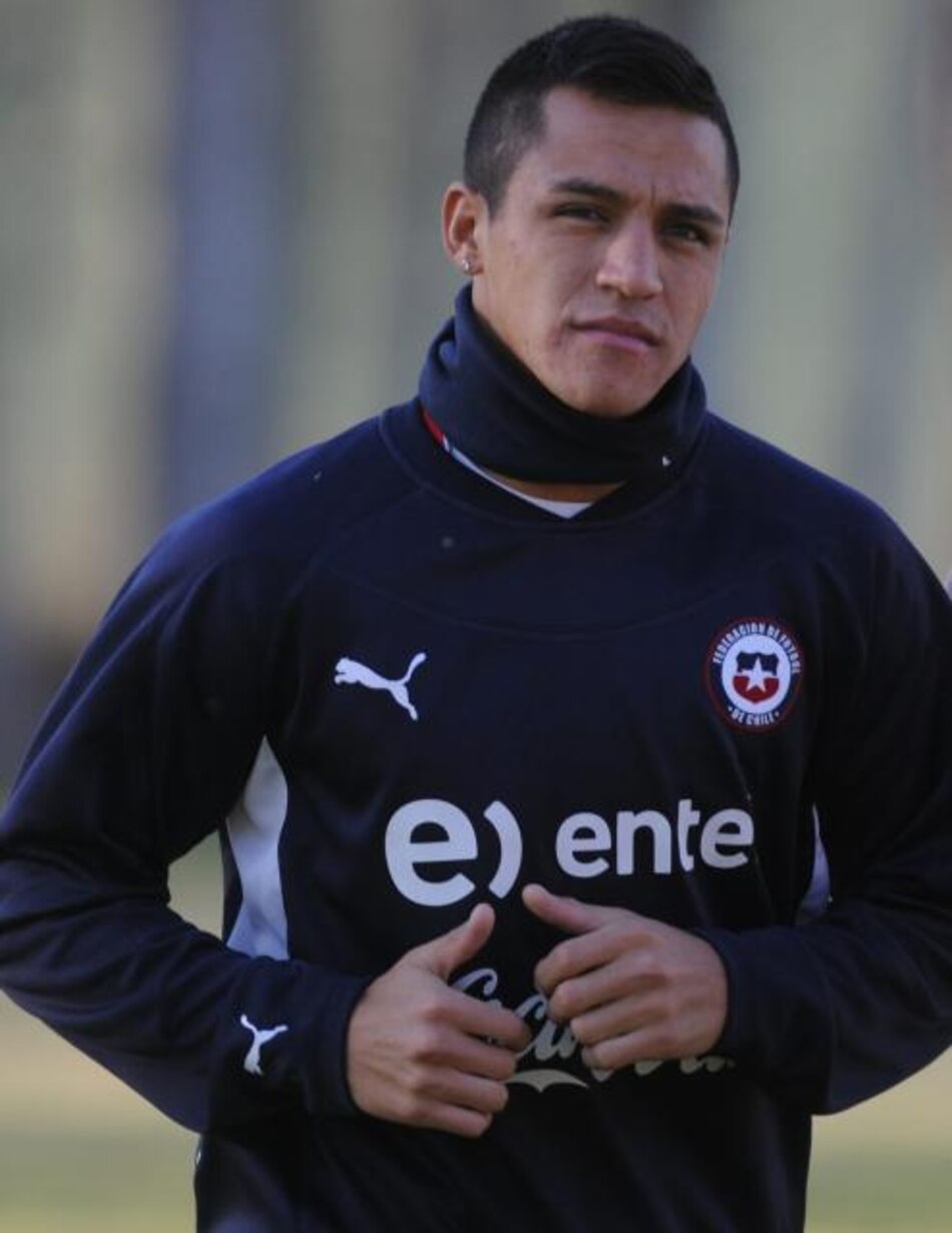 Alexis Sánchez estará cuatro semanas de baja por un esguince en el pie