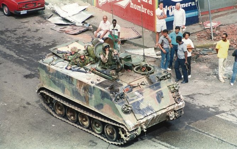 35 años de la invasión: Una memoria entre el colapso y la democracia