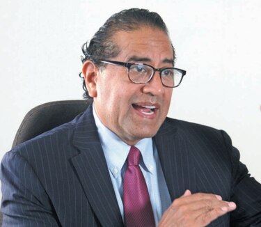 Ernesto Bazán: ‘Estamos pagando intereses como si estuviéramos quemando dinero’