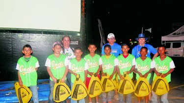 Grupo Corcione apoya a liga infantil de béisbol