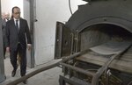 Hollande pide no olvidar la barbarie nazi en la lucha contra los males de hoy