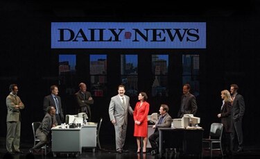 Tom Hanks recibe elogios en su debut en Broadway con una obra de Nora Ephron